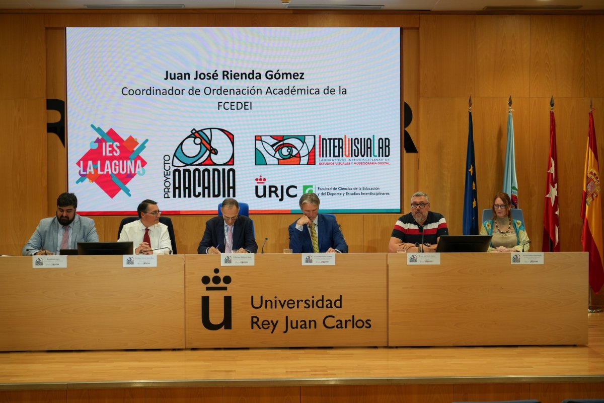 urjc's tweet photo. 👉 Infografías y talento joven en ARCADIA

ℹ️ Noticia: https://t.co/XPBM2LQig4

#URJC #infografías #ARCADIA #INTERVISUALAB #YoSoyURJC https://t.co/SabuWvQeZx
