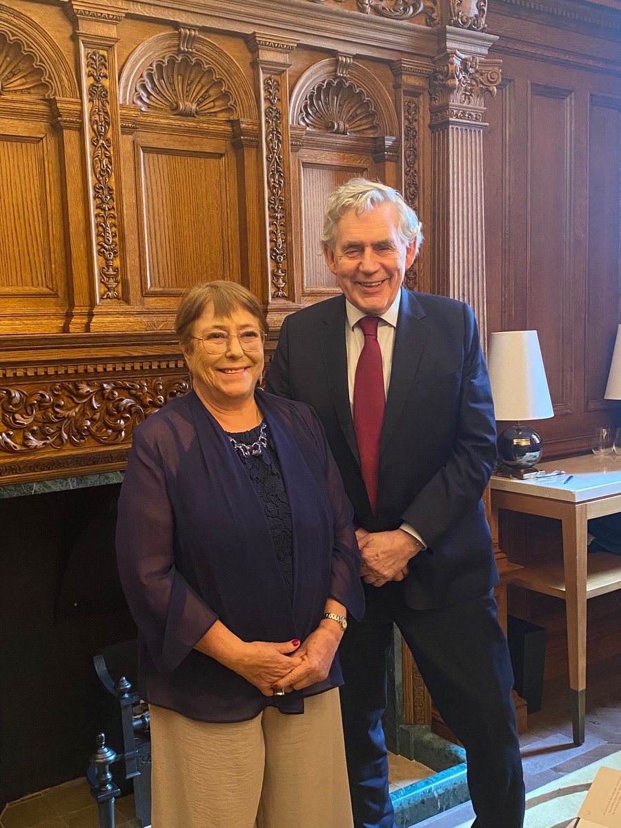 ClubdeMadrid's tweet photo. A constructive meeting took place today in London between our Vice President Michelle Bachelet and our Member @GordonBrown.

Their exchange focused on international cooperation, inclusive policymaking, and the urgent need to strengthen global common goods in a fragmented world. https://t.co/WNruD8k4EK