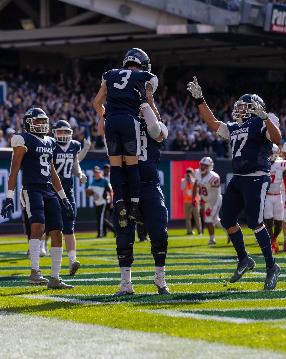 IthacaBomberFB's tweet photo. #TBT 
Can't wait to be back at Yankee Stadium November 14th!

#GoBombers #OneBeat https://t.co/DZm8fPZJEG