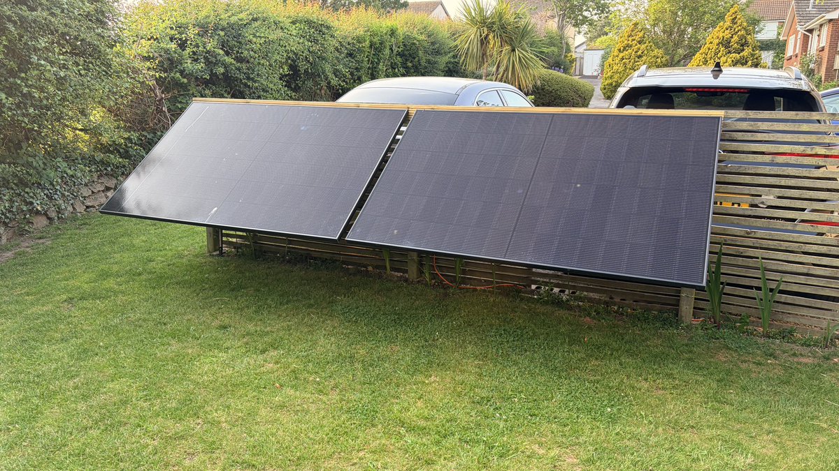 notnarb77's tweet photo. Still playing with the setup, but happy to get a few extra kWh to cover base load from my new little DIY movable solar setup… playing with the angles to have them adaptable thought the year. (Still waiting for my proper mountings.) https://t.co/dORegiwbw8