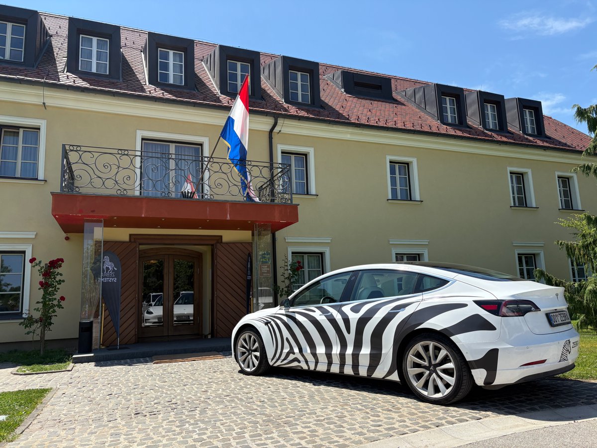 Zebra_systems's tweet photo. Dnes na konferenci Zebra BeMSP! ve slunném chorvatském Záhřebu, kterou pořádáme pro partnery z regionu Adriatics. Letos i za laskavé přítomnosti obchodního atašé českého velvyslanectví 😎🦓🇭🇷🇨🇿 https://t.co/RlcjpquZmx