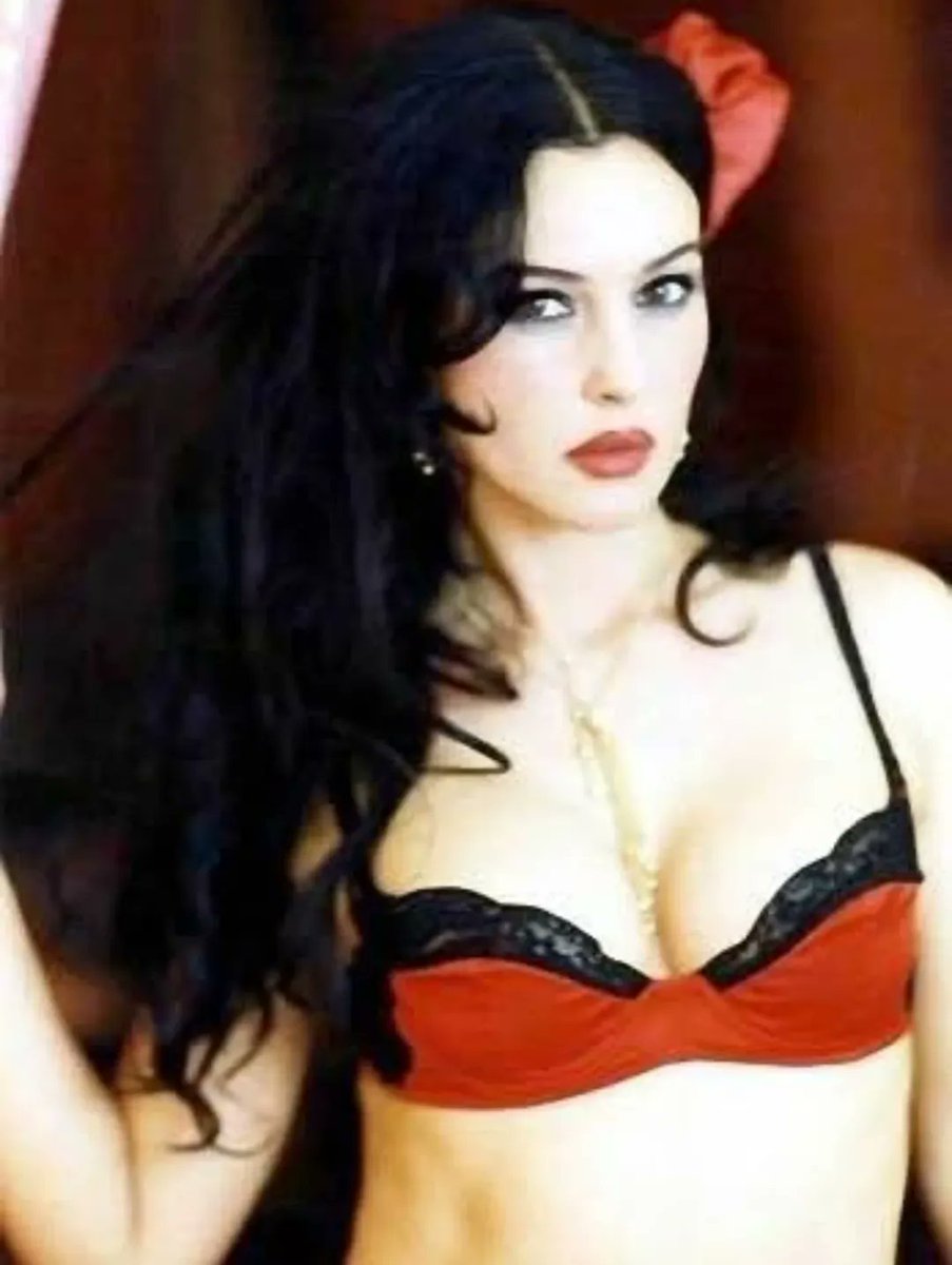remnantsofpast's tweet photo. Monica Bellucci, 2001

Photos by Ellen von Unwerth https://t.co/aBe2880NoA