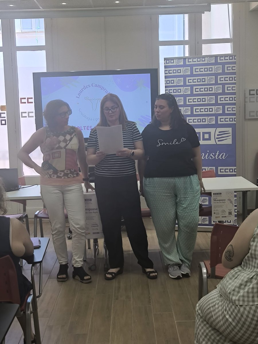 CCOOTarragona's tweet photo. Al acabar la xerrada hem fet la lectura del manifest del #28M, Dia Internacional d’Acció per a la Salut de les Dones 💜 de @ccoocatalunya
@DonesCCOOCat 
Defensem una salut pública feminista, el dret a decidir i una vida lliure de violències i desigualtats.
#SalutDeLesDones https://t.co/Y7QJxvkXij