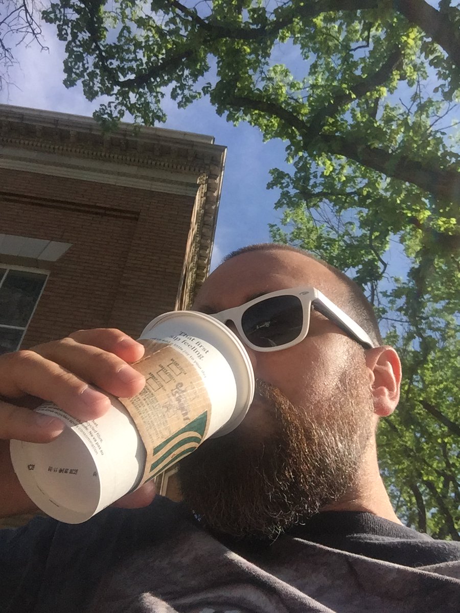 rolliwrites's tweet photo. Coffee 5. Half-alive. ☕️ https://t.co/1QPGAGW8vj