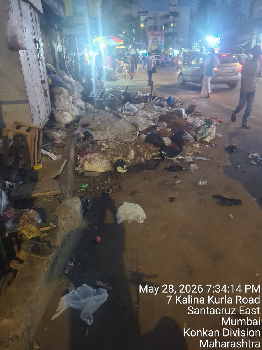 TMS190's tweet photo. Garbage Exhibition outside Kalina Municipal Chowky Kalina Kurla Road Santacruz East. @AshwiniBhide @mayor_mumbai @Ashcorruption @MelwynF55275571 @profEniddias @GonsalvesElvin1 @vakolaalm @RobnVgs @VarshaEGaikwad @sanjay_navande @AmanKJhooti https://t.co/0Dh5afmeRR