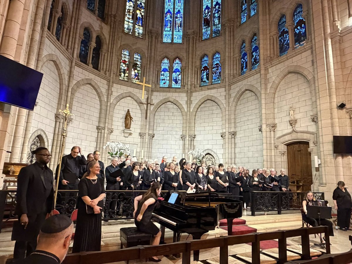 OeuvredOrient's tweet photo. L'OEuvre d'Orient remercie le chœur du Sénat et ses invités qui ont donné la petite messe solennelle de Rossini au profit de L'Œuvre d'Orient pour soutenir le Liban hier à la paroisse Notre Dame du Liban. 🇱🇧🙏🎶 https://t.co/U8PfHR7aqh