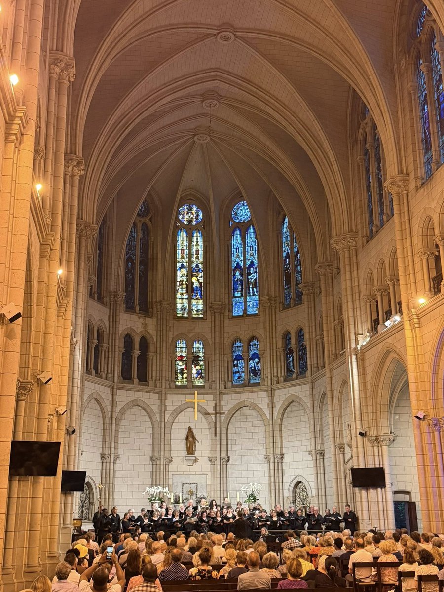 OeuvredOrient's tweet photo. L'OEuvre d'Orient remercie le chœur du Sénat et ses invités qui ont donné la petite messe solennelle de Rossini au profit de L'Œuvre d'Orient pour soutenir le Liban hier à la paroisse Notre Dame du Liban. 🇱🇧🙏🎶 https://t.co/U8PfHR7aqh