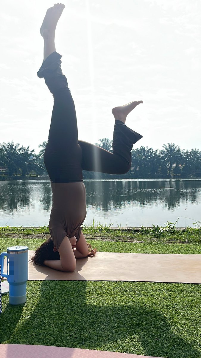 makuchans's tweet photo. Flexing yoga wkwk https://t.co/D6A5fVWO5N