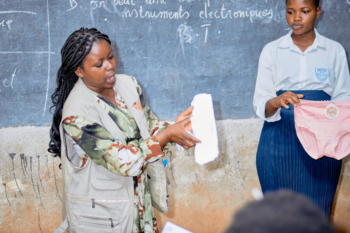 yarhdrc's tweet photo. 2/2 Cette activité a été ponctuée par des échanges interactifs, des témoignages, des questions-réponses et des discussions autour des bonnes pratiques d’hygiène menstruelle. 🩸📚

Parce qu’aucune fille ne devrait manquer l’école ou perdre confiance en elle à cause de ses règles. https://t.co/yb1KGZXuFe