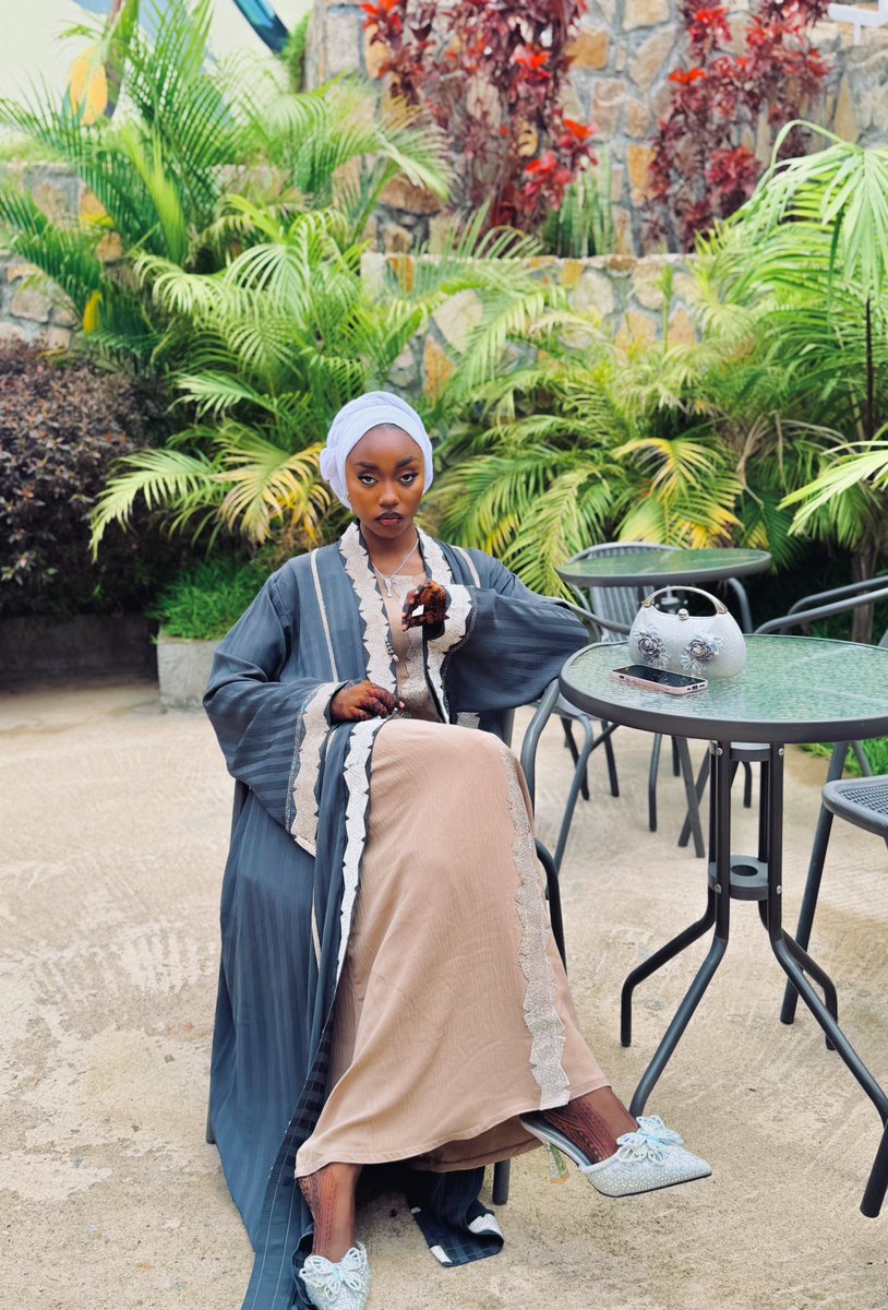 fateehaaah's tweet photo. Day what?🌝 https://t.co/LmERWriFeo