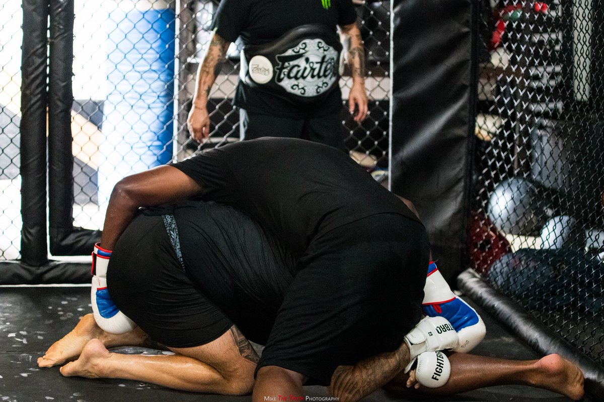 TheTruthJackson's tweet photo. I'm calling it now, josh hokit will shoot for a takedown and fail, then Derrick Lewis will check his oil and close out the show with another devastating knockout. #UFCWhiteHouse https://t.co/EHTprpRg67