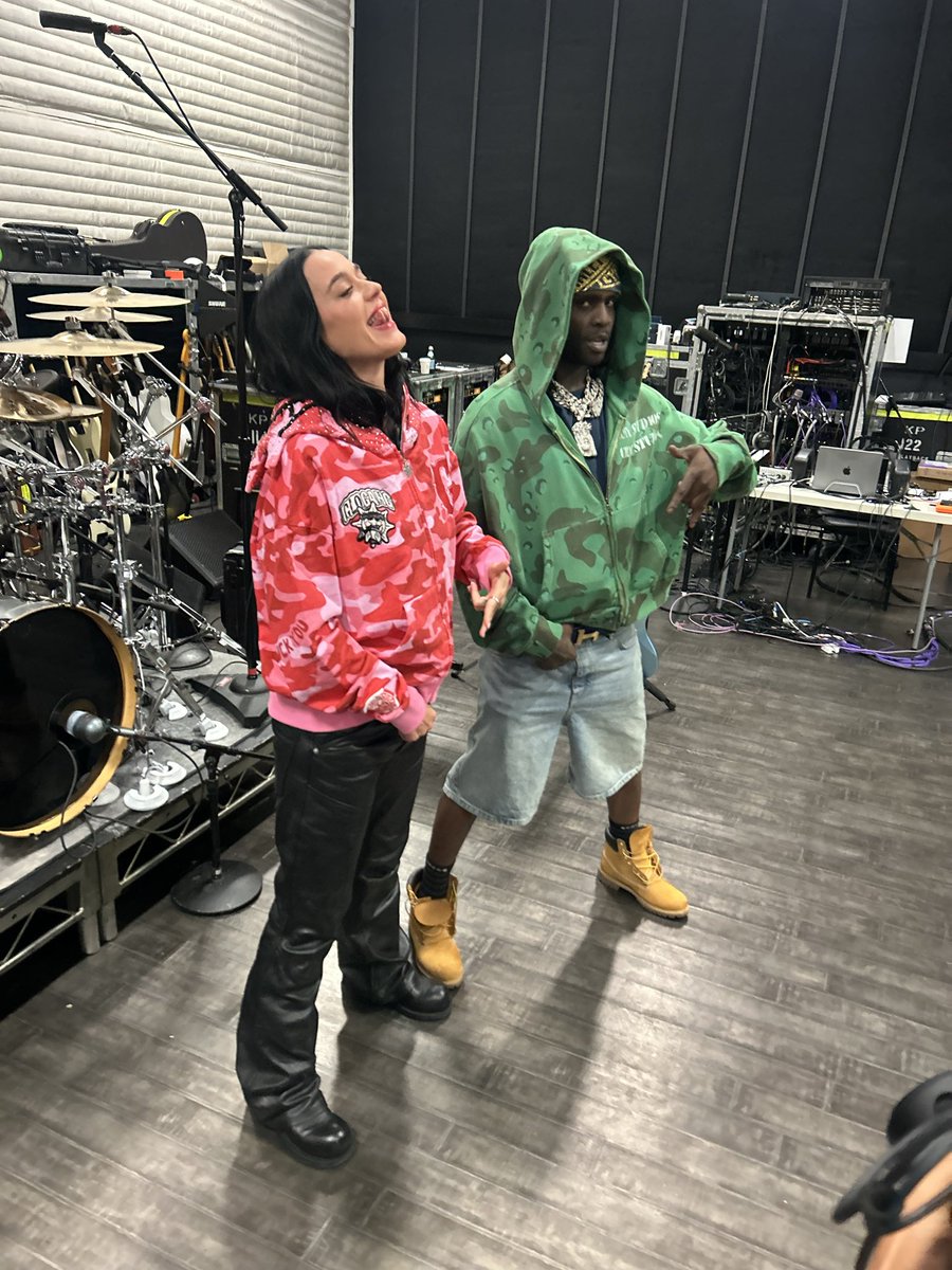 keyz15_4's tweet photo. #Glo #Katyperry https://t.co/Vf3vfzBK9m