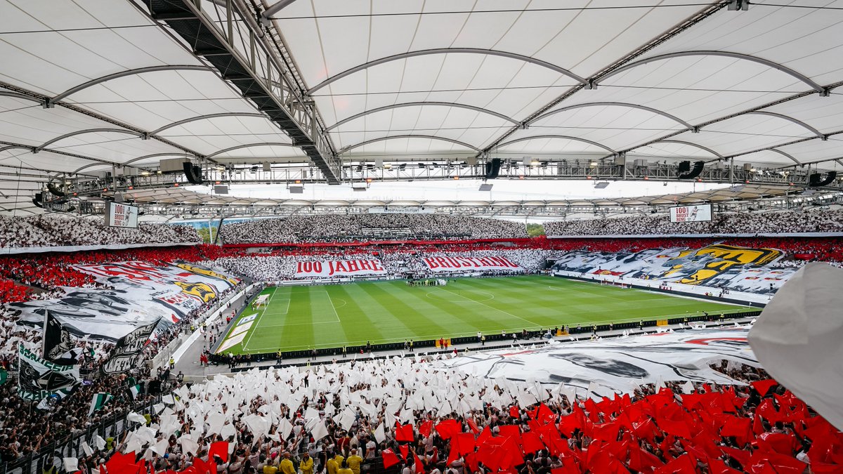 VfB's tweet photo. Choreos, die unter die Haut gingen! 😮‍💨

Ihr habt immer wieder unvergessliche Momente in dieser Saison geschaffen, die für immer in Erinnerung bleiben.

Dafür gebührt euch Fans unser Dank! 🤍❤️

#VfB | #VfB1893 https://t.co/sOJULa4FNw