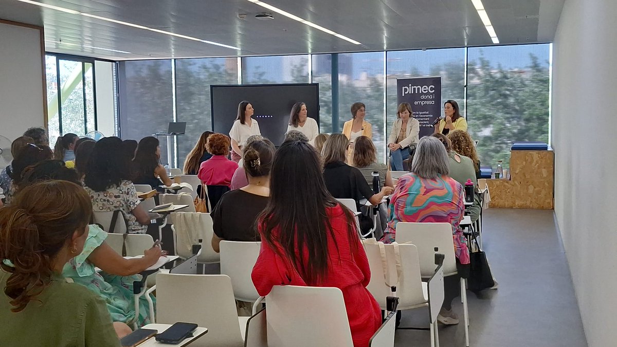 PimecAutonoms's tweet photo. Avui parlem del paper clau de les dones en l’economia i, especialment, en el treball autònom, en una jornada organitzada per #PimecAutònoms, #PimecDonaiEmpresa i LIDERA.

🔷Presentem tres estudis impulsats per @Pimec que aporten dades per comprendre millor els reptes actuals. https://t.co/5NPiNmwYv1