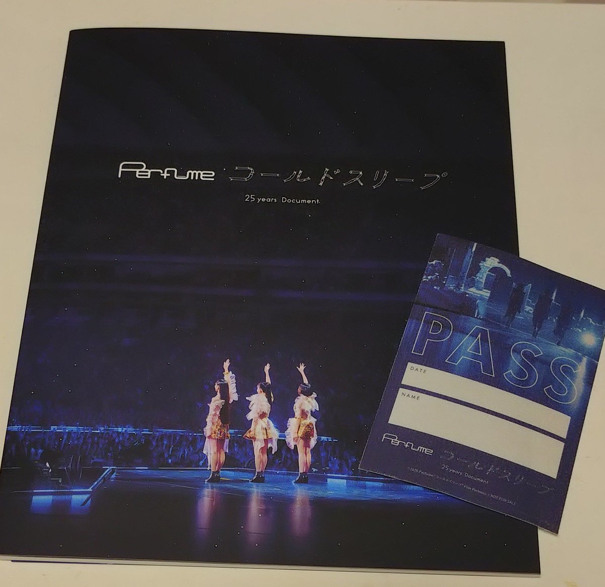 akatsuki_akari's tweet photo. ライトファンが見に行っていいものか…と迷いつつPerfumeのコールドスリープを見た結果、めっちゃ泣いた

アーティストフィルムというだけでなく、女性がキャリアを積む過程で直面する様々な選択とどう向き合うのか、という点でもかなり秀逸なドキュメンタリー作品だと思う https://t.co/lN83djtLfj