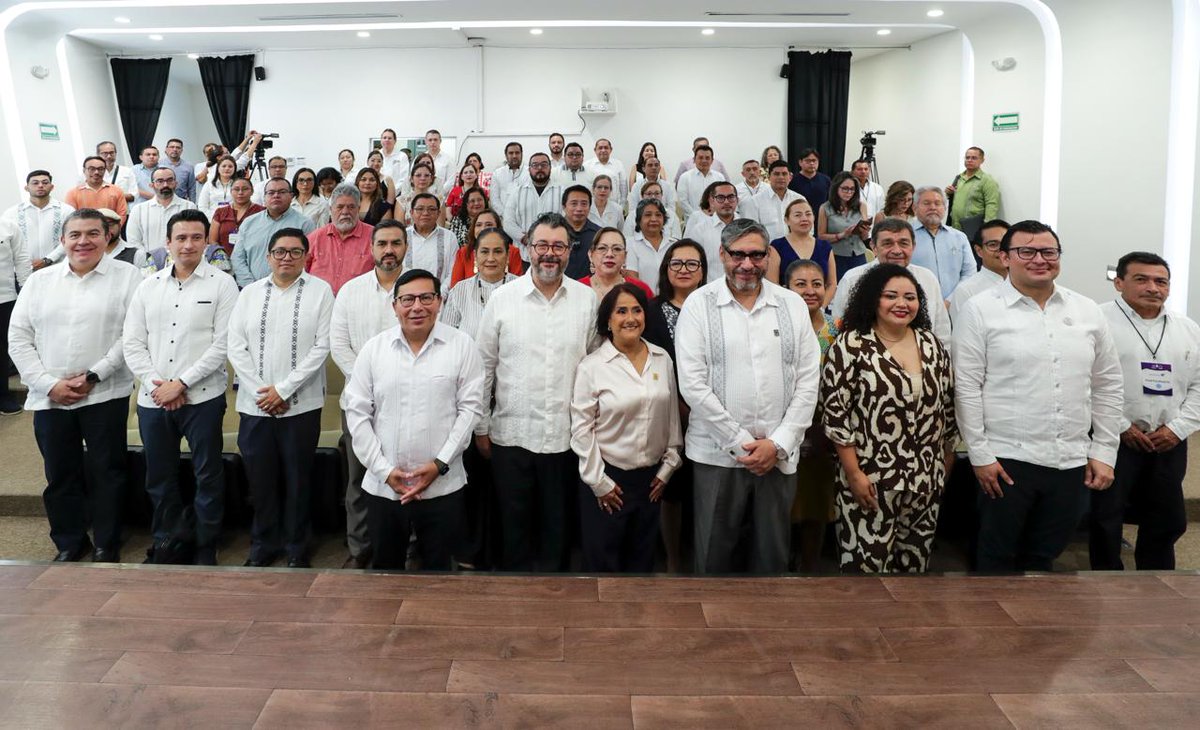 gbatizg's tweet photo. En la Universidad Autónoma de Campeche (@UacamOficial ) realizamos el IV Seminario Regional Justicia electoral cercana: diálogos sobre nuestra democracia.

Agradezco la hospitalidad de su rectora, Fanny Guillermo Maldonado, así como el acompañamiento de Luis Armando González Placencia (@LGlzPlacencia ), secretario general ejecutivo de la ANUIES (@ANUIES ); de Juan Pedro Alcudia Vázquez, magistrado presidente del Tribunal Superior de Justicia del Estado de Campeche (@pjcampeche); de Clara Concepción Castro Gómez (@Clara_CastroG ), presidenta provisional del Instituto Electoral del Estado de Campeche (@IEECampeche ); y de Francisco Javier Ac Ordóñez, magistrado presidente del Tribunal Electoral del Estado.

Saludo también a las autoridades electorales y judiciales, a la comunidad universitaria, especialistas, estudiantes, sociedad civil y personas servidoras públicas que participaron en este espacio de diálogo.

La región Sur-Sureste de ningún modo puede ser periferia del debate democrático. Es uno de los territorios donde México puede comprender mejor sus preguntas pendientes sobre representación, comunidad, acceso a derechos y justicia.

Campeche nos ofrece una imagen poderosa: sus murallas y baluartes. En otro tiempo protegieron a la ciudad frente a amenazas externas. Hoy, las instituciones democráticas no deben levantar muros frente a la ciudadanía; deben abrir cauces para proteger derechos, procesar conflictos y sostener la confianza pública.

Estos seminarios, en alianza con la ANUIES y las universidades públicas, buscan formar una cartografía democrática del país. Cada región aporta matices. Cada sede permite mirar los problemas desde otro territorio.

La justicia electoral se fortalece cuando dialoga con la academia, las autoridades locales, la sociedad civil y quienes conocen los desafíos concretos de la democracia.

Ese es el valor del federalismo democrático: permitir que el país se piense desde muchos lugares al mismo tiempo.

Seguimos construyendo una justicia electoral con criterio nacional y sensibilidad regional. Una justicia que conoce mejor al país al que sirve.