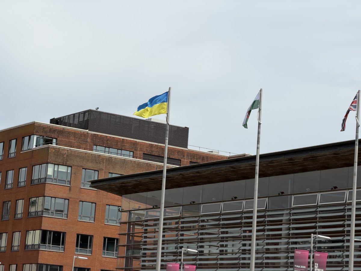 MickAntoniw1's tweet photo. Proud of Wales to see flag being  flown above Senedd in solidarity with Ukrainians who have had to flee their country because of Russia’s invasion and those back home fighting for their and our freedom and democracy on Europe’s front line. https://t.co/ElEKz0Hkra
