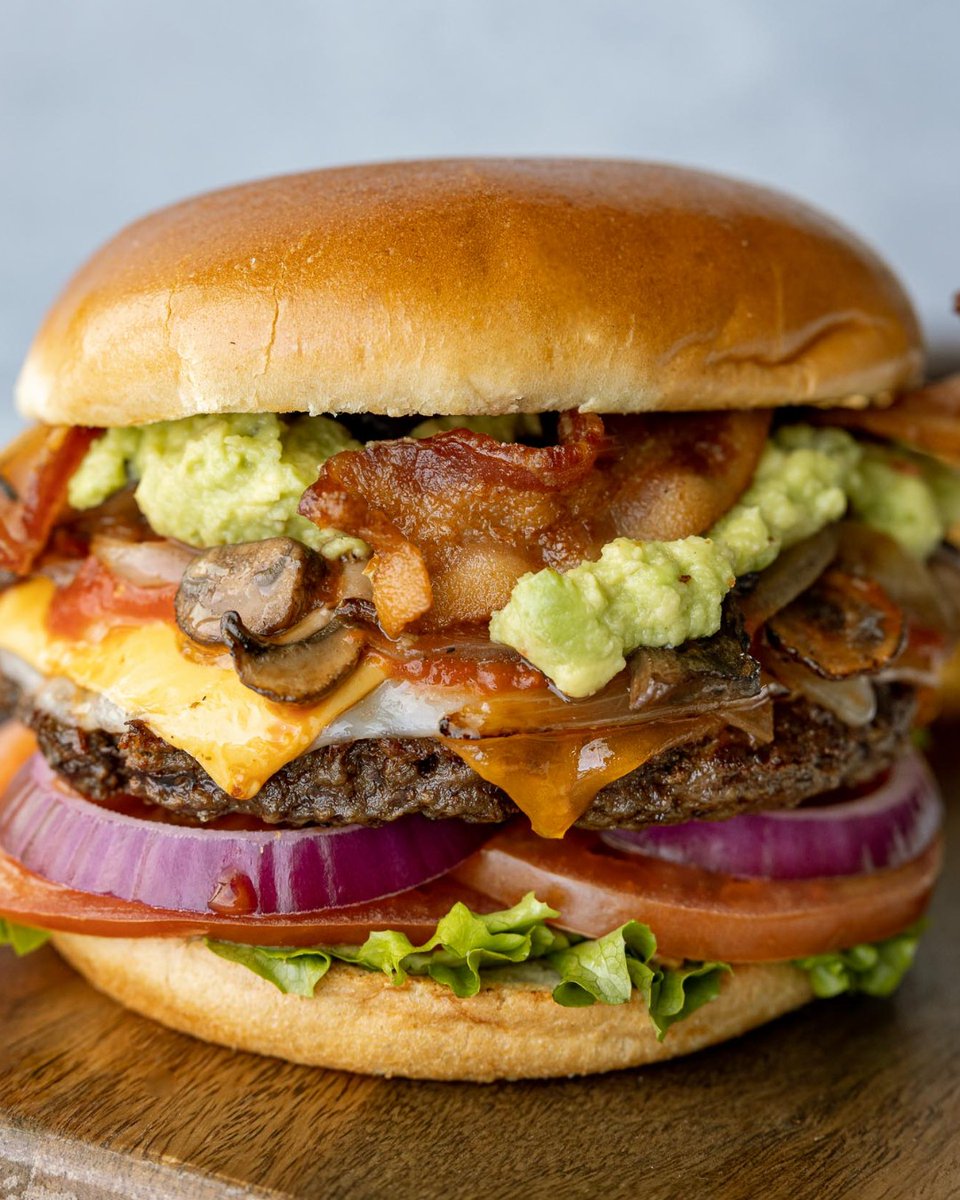 MaxErmas's tweet photo. National Hamburger Day just wouldn’t feel right without a little Max &amp; Erma’s in your life 🍔💛

The kind of burger that needs extra napkins. Endless fries at the table. Stories that somehow get louder as dinner goes on.

Come celebrate with us today. https://t.co/9LBQ1Uu6Qd