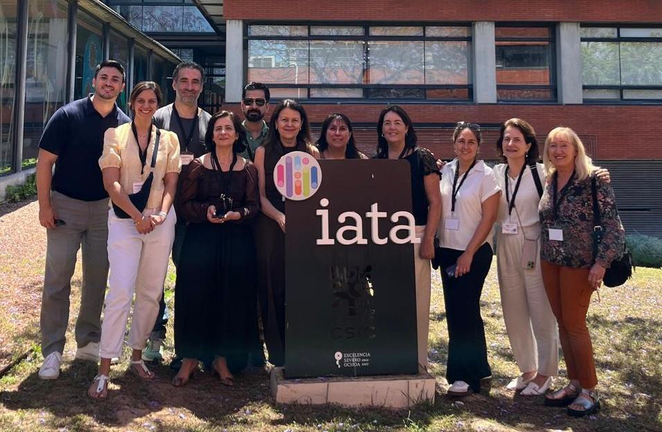 CIATEJ's tweet photo. 🌍🔬 El Dr. Luis Alfonso Mojica, investigador del #CIATEJ, participó en la Reunión de Coordinación de la Red CYTED y la Conferencia Internacional “Innovaciones en Proteínas Alternativas” en el @iata_csic   🇪🇸

🦗 Presentó investigación sobre proteínas de chapulín y grillo. https://t.co/5TPzTnUHub