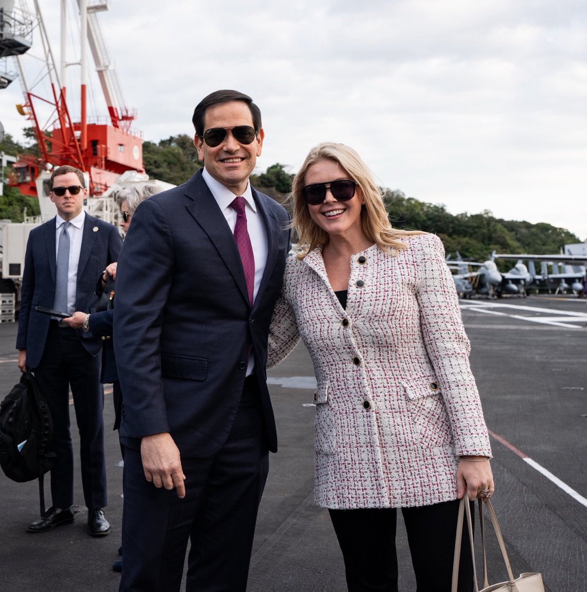 USAenEspanol's tweet photo. .@PressSec: ¡Feliz cumpleaños a nuestro extraordinario secretario de Estado y consejero de Seguridad Nacional, y mi querido amigo, Marco Rubio! 🥳🇺🇸 https://t.co/d8DiZQoAht