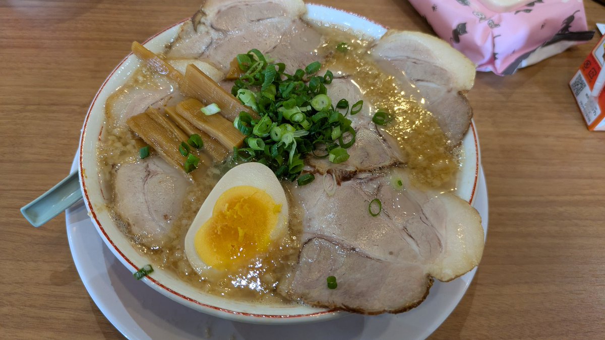 perfu882's tweet photo. 私も同じ歳くらいから通い続けてるだるま大使は、ちょくちょく家族でも行ってます！1歳半の息子も食べるのが止まらなかったw嬉しいよなぁ https://t.co/KnpBKgtDV4