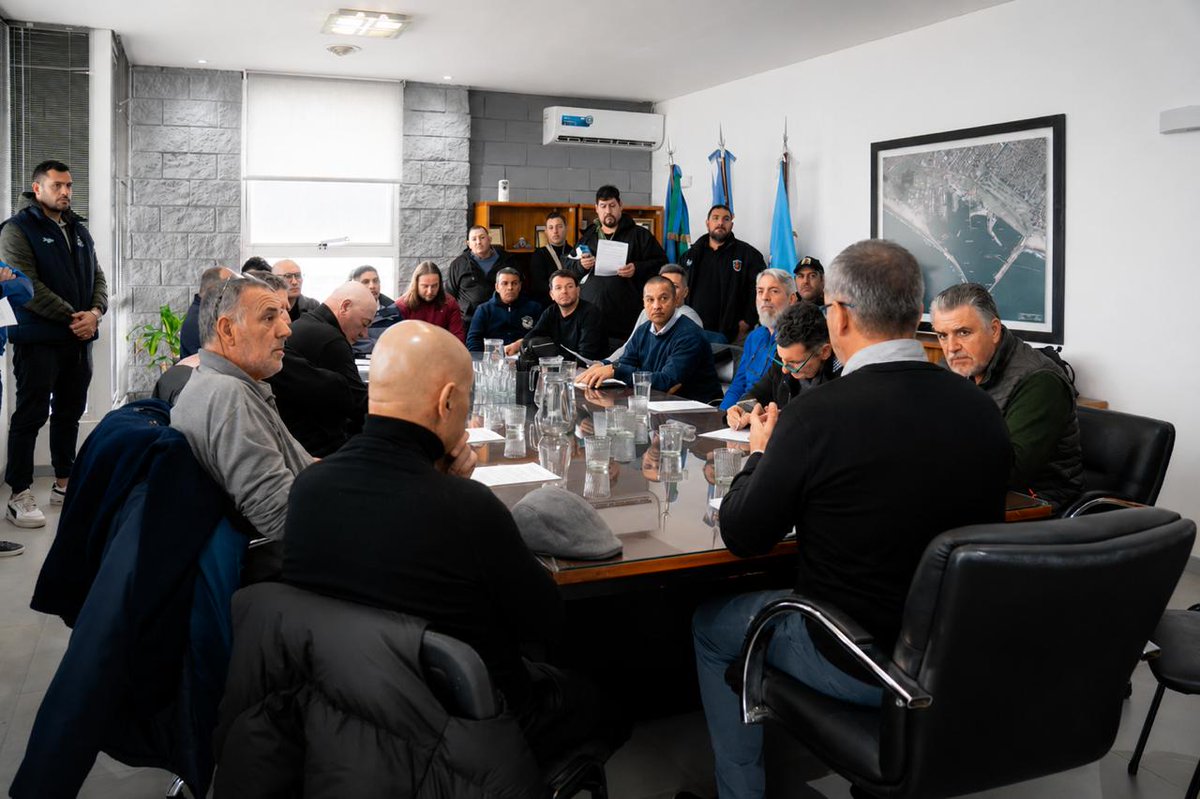 MarcosGutierrez's tweet photo. Desde el Consorcio Portuario expresamos, junto a gremios Portuarios, el rechazo al proyecto denominado “Procedimiento  de  Optimización  Productiva  de  Merluza  Hubbsi”  impulsado por el Gobierno Nacional a través del Consejo  Federal Pesquero que  busca  habilitar  la  transferencia  Cuotas  Individuales  de  Pesca  de  flota fresquera a buques congeladores.