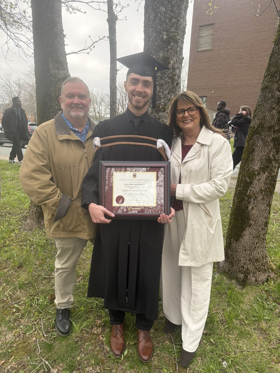 DelaneysRant's tweet photo. So happy for my son #convocating from #mun hard work pays off #booya https://t.co/cUrV6TAq2K