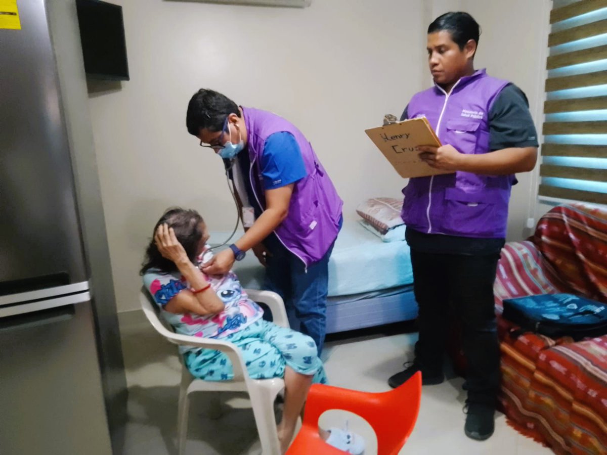 Salud_Guayas's tweet photo. #MSPEnTerritorio | Equipos de Atención Integral de @Salud_Ec (EAIS) realizan visitas médicas domiciliarias a pacientes vulnerables y prioritarias de las parroquias #Roca, #Tarqui y #GarcíaMoreno, con el objetivo de mejorar su estado de salud y bienestar. https://t.co/8qq0sqADSg