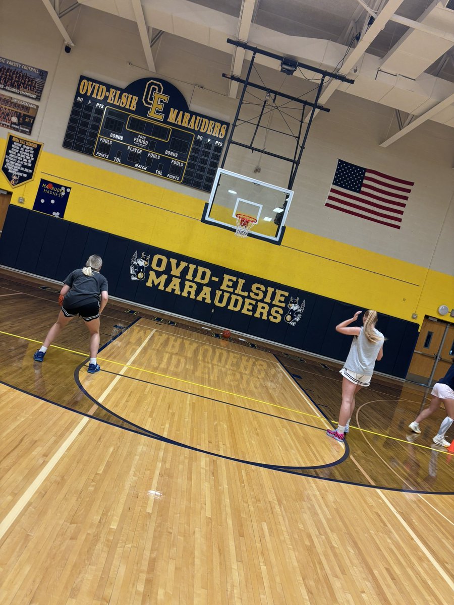 secorsig's tweet photo. Quickly becoming one of my favorite weekly stops @oe_girlshoops #MakeShots https://t.co/ftaiytCSqV