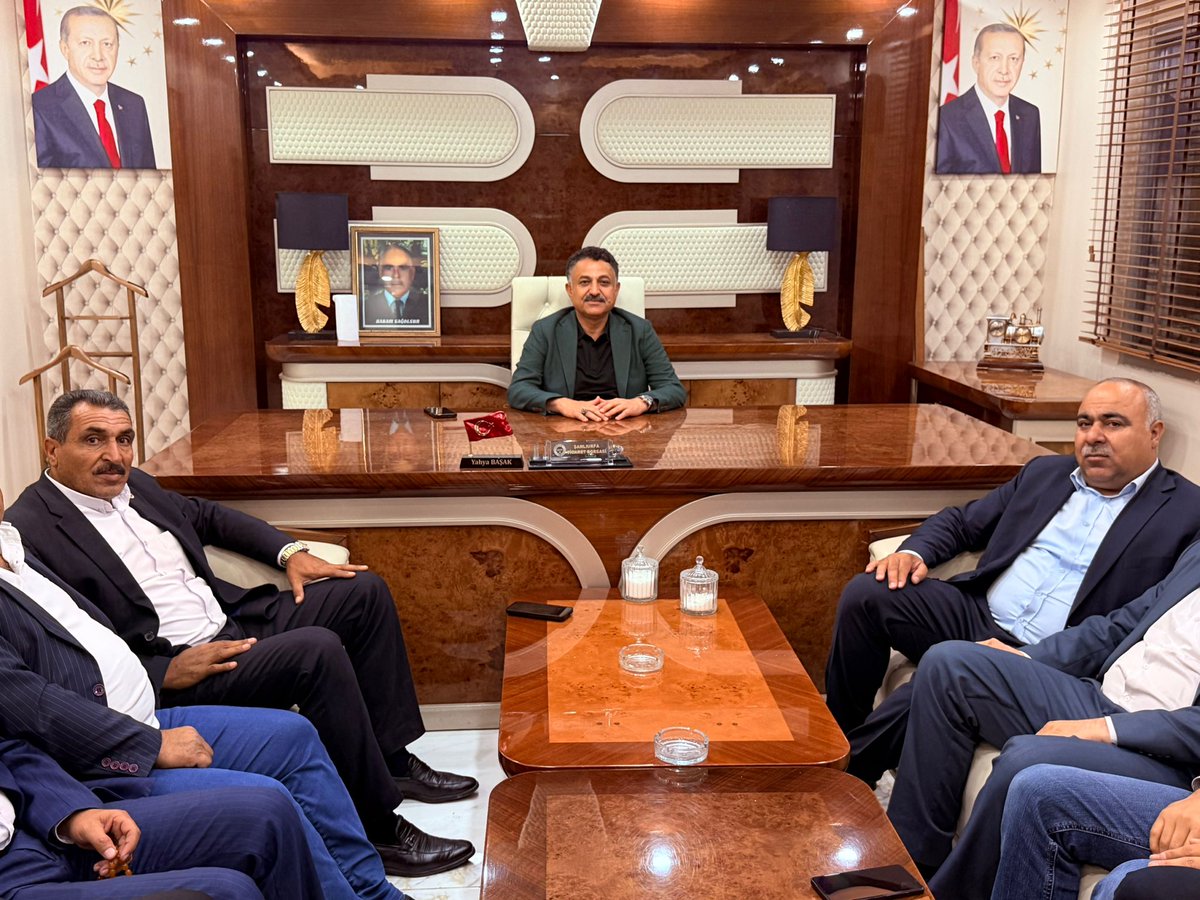 HikmetBasak_63's tweet photo. Öztürk Mahalle Muhtarımız İsmail Güdücü, Cevizli Mahalle Muhtarımız Ahmet Öndeş ve Birlik Mahalle Muhtarımız Mehmet Aslan ile bayram vesilesiyle bir araya geldik.

Harran İlçe Başkanımız Mahmut Güneş ve Akçakale İlçe Başkanımız İsa Murat Sabuncu ile birlikte bayramın bereketini ve muhabbetini paylaştık.

@Akparti