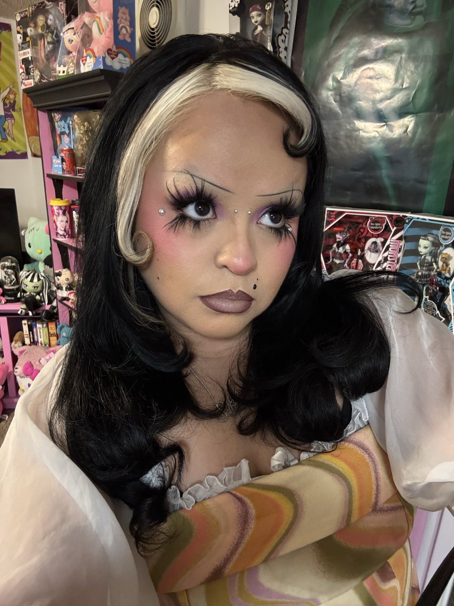 ghoul_spice's tweet photo. really liked my hair and outfit from yesterday 🌼 https://t.co/ZT51KeIlJv
