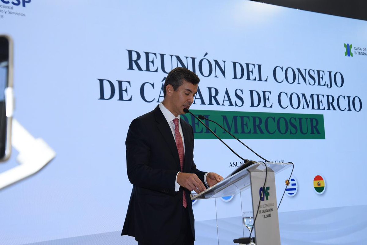 AgendaCAF's tweet photo. Líderes empresariales del @mercosur se reunieron en la Casa de la Integración de CAF para impulsar la integración regional, el diálogo económico y la competitividad del sector privado.

La jornada contó con la participación del presidente de Paraguay, @SantiPenap, representantes empresariales de Argentina, Brasil, Uruguay, Bolivia y Paraguay, y autoridades de CAF.

Infraestructura logística, comercio intrazona y clima de negocios fueron algunos de los temas clave del encuentro, que cerró con el traspaso de la presidencia pro tempore a Uruguay.