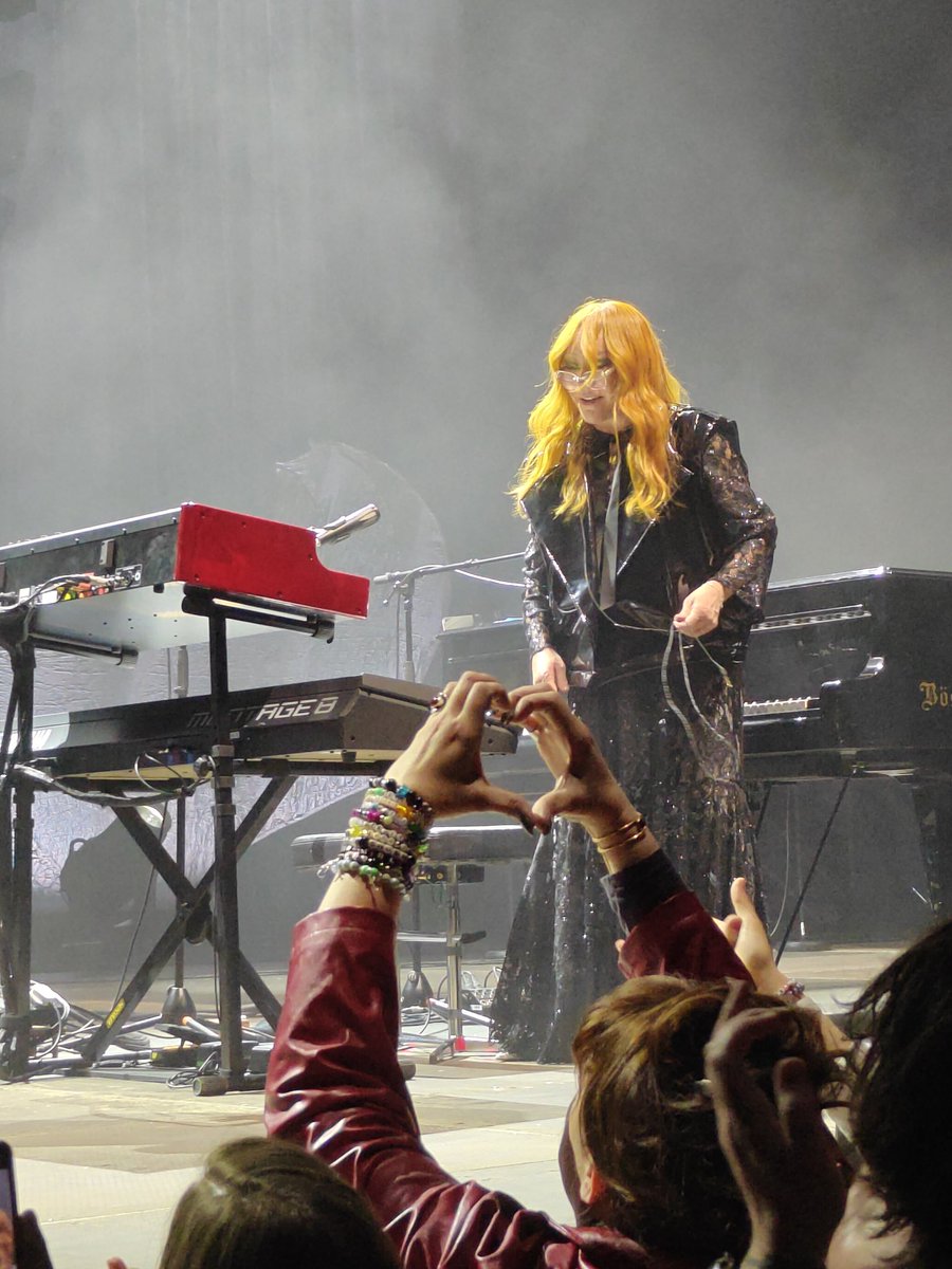 rubinstein_'s tweet photo. pabiju Tori Amos mošpitā šovakar, now I can die happy 😭♥️ https://t.co/DzsLBgukng