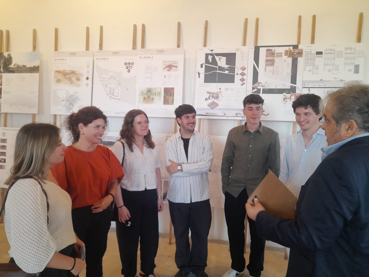 ejaumes's tweet photo. Assistim a l'exposició dels projectes presentats a l'Europan 18 sobre el Sindicat de Felanitx en el COAIB. Enhorabona a l'equip guanyador! ' Reviure el Sindicat" https://t.co/t6gJklU0b9
