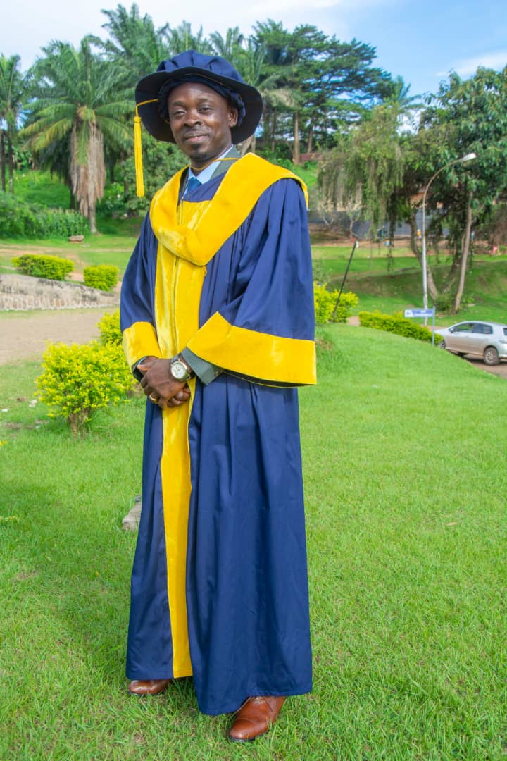 OnaccCmr's tweet photo. 📌 [Fr] Félicitations au Dr OBENEBANGHA BATE MBI, cadre au Département du Suivi du Climat à l’ONACC, pour la mention « Très Honorable » obtenue à l’issue de la soutenance de sa thèse de Doctorat/PhD...1/4

#OnaccCmr #Agriculture #SecuritéAlimentaire #FoodSecurity #Cameroon #FAO https://t.co/4mFLBWlBhh