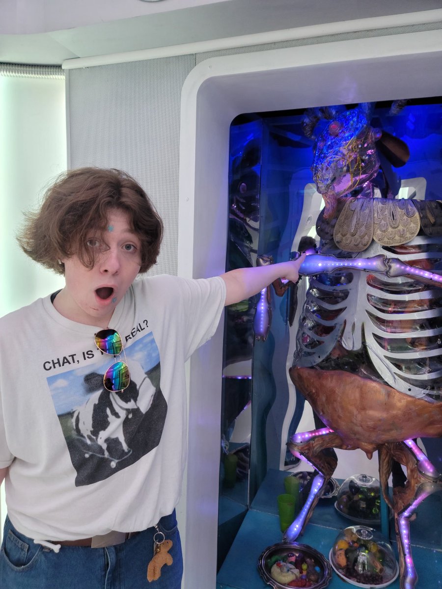 Rencake's tweet photo. i dont want donos or anything from this, i just wanna share pictures with everyone else :]

ya boy went to meowwolf with dingo (censored their face for privacy) https://t.co/gcF9brloc3