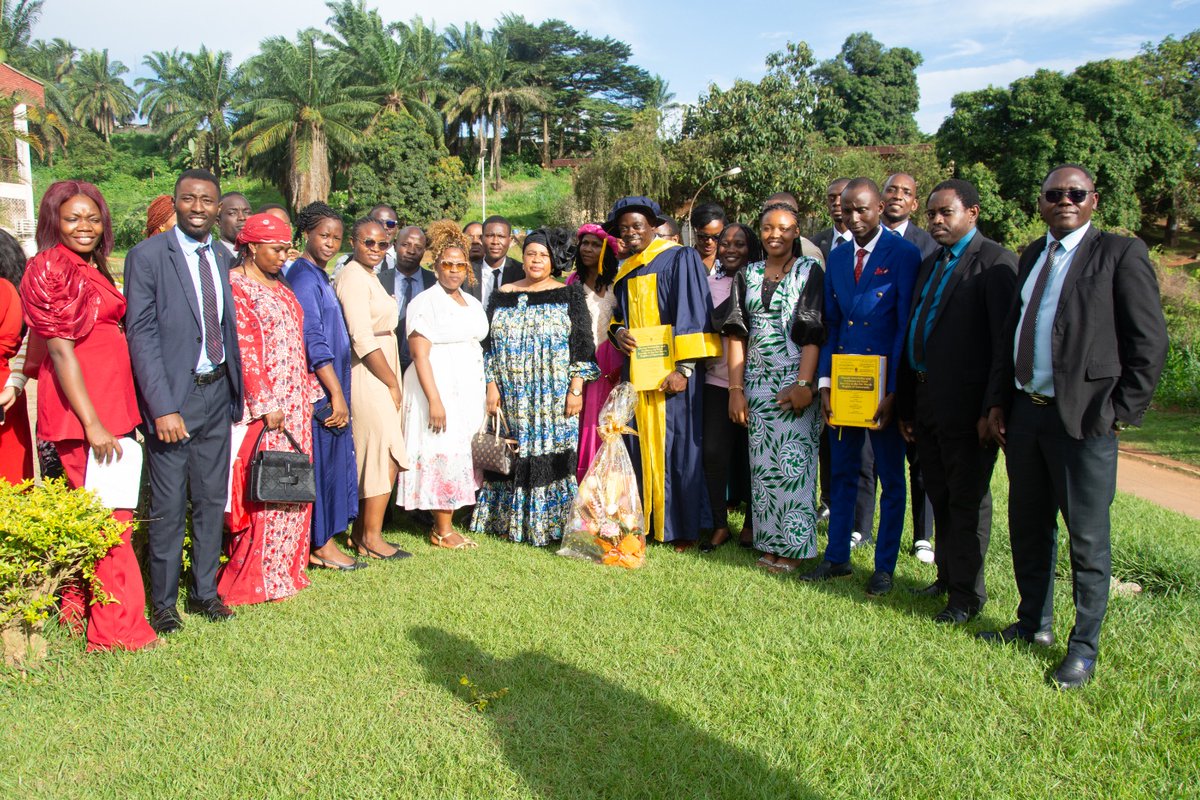 OnaccCmr's tweet photo. 📌 [Fr] Félicitations au Dr OBENEBANGHA BATE MBI, cadre au Département du Suivi du Climat à l’ONACC, pour la mention « Très Honorable » obtenue à l’issue de la soutenance de sa thèse de Doctorat/PhD...1/4

#OnaccCmr #Agriculture #SecuritéAlimentaire #FoodSecurity #Cameroon #FAO https://t.co/4mFLBWlBhh
