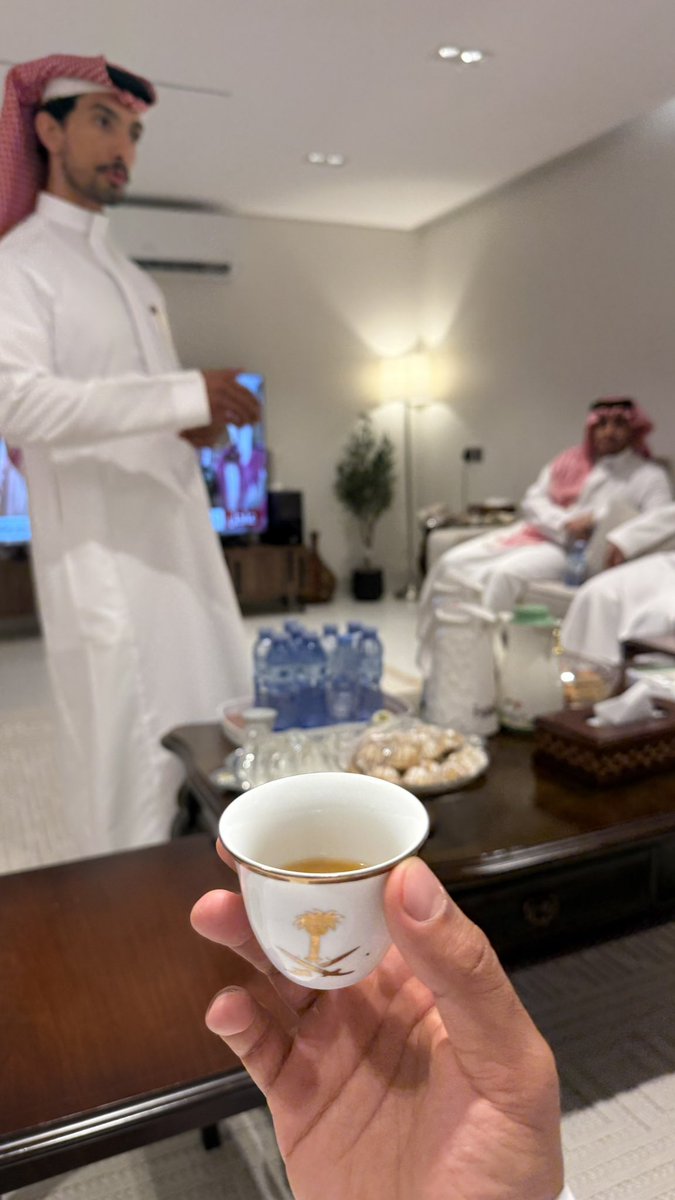 aabbddooo20's tweet photo. مساء ثاني أيام العيد ، الله يديم الأفراح ✨. https://t.co/NfQcVAOHZP