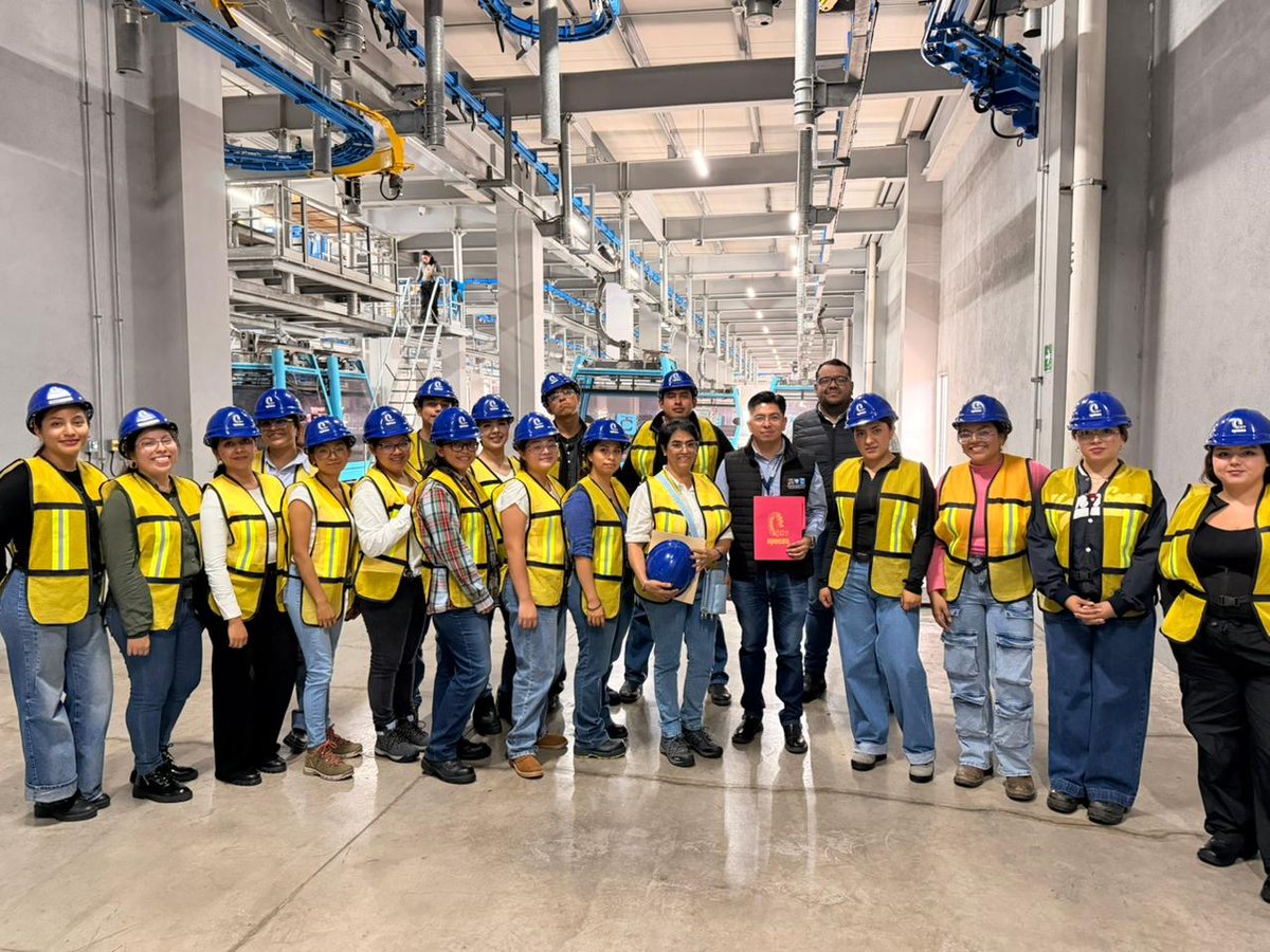 MICablebusCDMX's tweet photo. Hoy recibimos en la Línea 2 a un grupo de estudiantes de la carrera de Ingeniería Industrial de la UPIICSA-IPN. 

Esta visita a nuestras instalaciones representa un gran apoyo para enriquecer la formación técnica de los estudiantes en relación con los nuevos sistemas de transporte eléctrico en la ciudad.