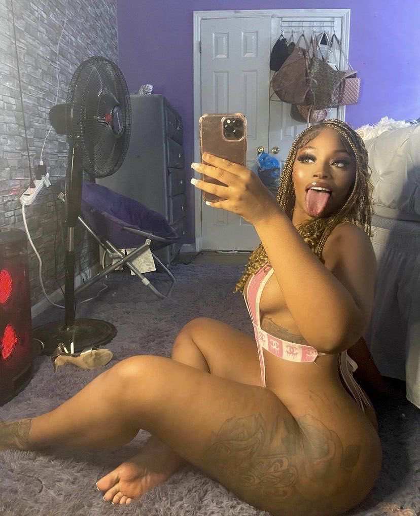 gimly_wi's tweet photo. @NazNicky Who wants 
HIs dick to get sucked by me 😛🍆 https://t.co/X3R4XS618s