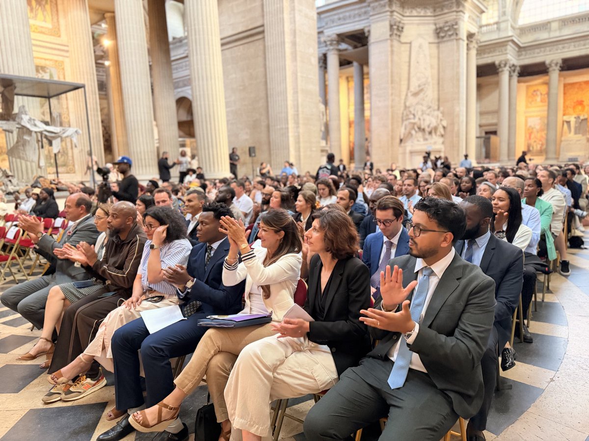 SabrinaRoubache's tweet photo. À la voie professionnelle, la patrie reconnaissante.

Ce soir au Panthéon, les #ProsDOr2026 ont célébré une France que l'on ne regarde pas toujours assez, mais sans laquelle notre pays ne fonctionnerait pas.

Une France qui apprend un métier, qui transmet un savoir-faire, qui fabrique, qui soigne, qui construit et qui innove.
J'ai vu des jeunes passionnés, des parcours d'excellence, une diversité de profils et de projets. Ils sont la preuve que la voie professionnelle forme des professionnels compétents et ouvre de vraies perspectives d'insertion.

C'est ça la richesse de la #voiepro. 

Un immense bravo aux lauréats et merci aux organisateurs @UVPTlyceepro et @ayissi_dylan, aux membres du jury, l’équipe du Panthéon ainsi qu'aux formateurs, professeurs, proviseurs, maîtres d'apprentissage et partenaires pour votre engagement.