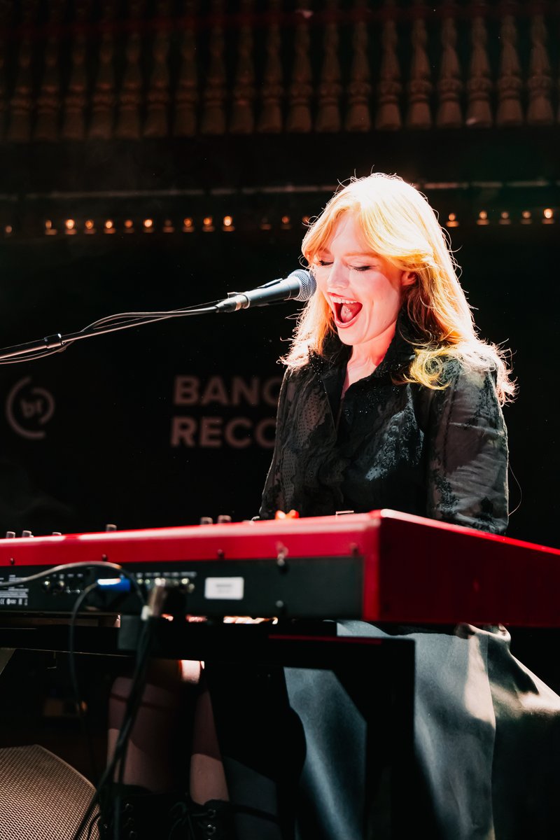 BanquetRecords's tweet photo. the outstanding Freya Ridings back in Kingston on the eve of release of the new album 'Mother Of Pearl'
📷 : @JezPennington https://t.co/Oo68matUiC