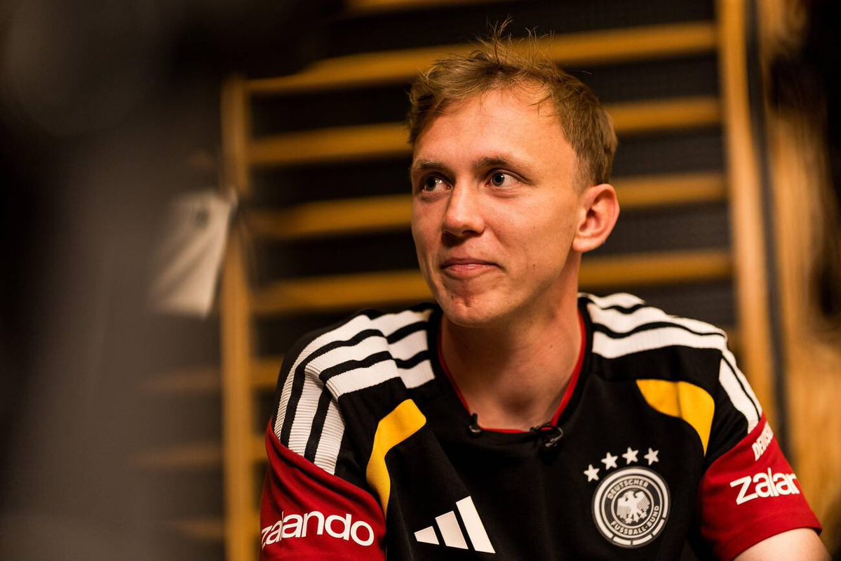 MediaBVB's tweet photo. Maxi https://t.co/9JQKUR6oH6