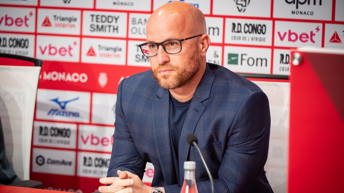 LigASM_'s tweet photo. 🚨 𝗧𝗛𝗜𝗔𝗚𝗢 𝗦𝗖𝗨𝗥𝗢 🇧🇷 𝗘𝗦𝗧 𝗧𝗢𝗨𝗝𝗢𝗨𝗥𝗦 𝗠𝗘𝗡𝗔𝗖𝗘́ ! ‼️

L’AS Monaco a établi une liste de directeurs sportif visant à remplacer Thiago Scuro. Certains d’entre eux ont été contactés.

L’idée de Filipe Luis ne viendrait PAS de Scuro mais de Jorge Mendes qui a proposé son profil directement à Dmitry Rybolovlev. 

En l’espace de quelques jours, Jorge Mendes aurait donc placé le coach brésilien et Nazinho qu’il représente avec son agence. Il est également l’agent de Bernardo Silva ou encore de Fabinho. 👀

🗞️ @Santi_J_FM