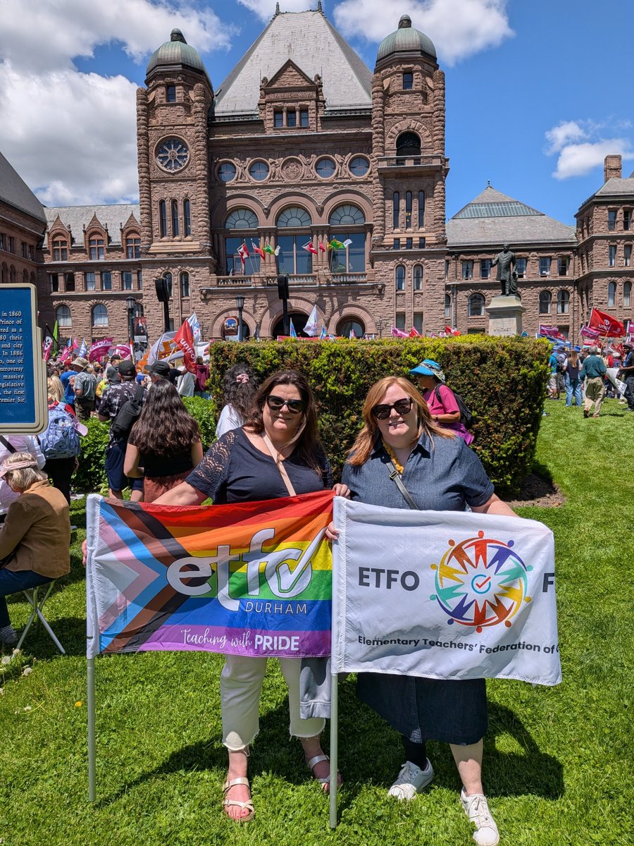 ETFOeducators's tweet photo. TODAY at Queen's Park, we joined thousands at the @OntarioHealthC  protest to stop #dougford’s hospital privatization today! Privatization is a short-sighted band-aid; it is NOT an answer. Tell your MPP to fund #healthcare and keep it public now! #onpoli https://t.co/8F0SxYqQLE