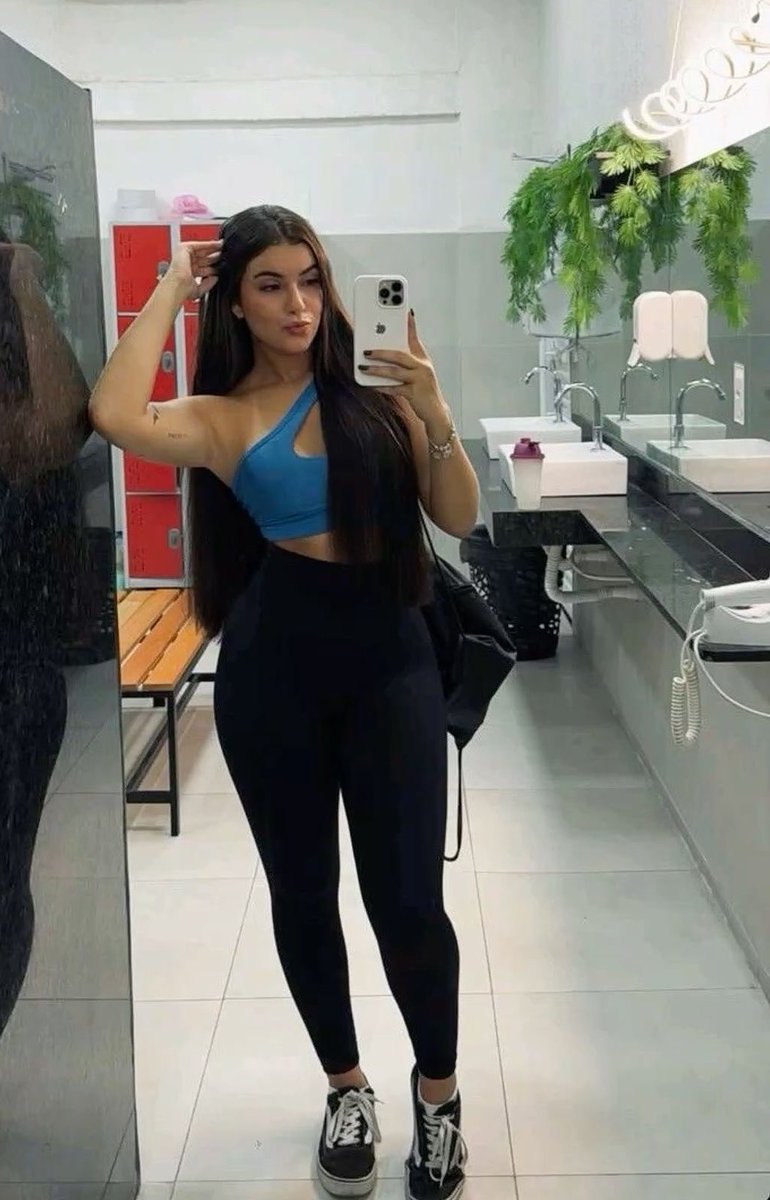 Júlia tweet media
