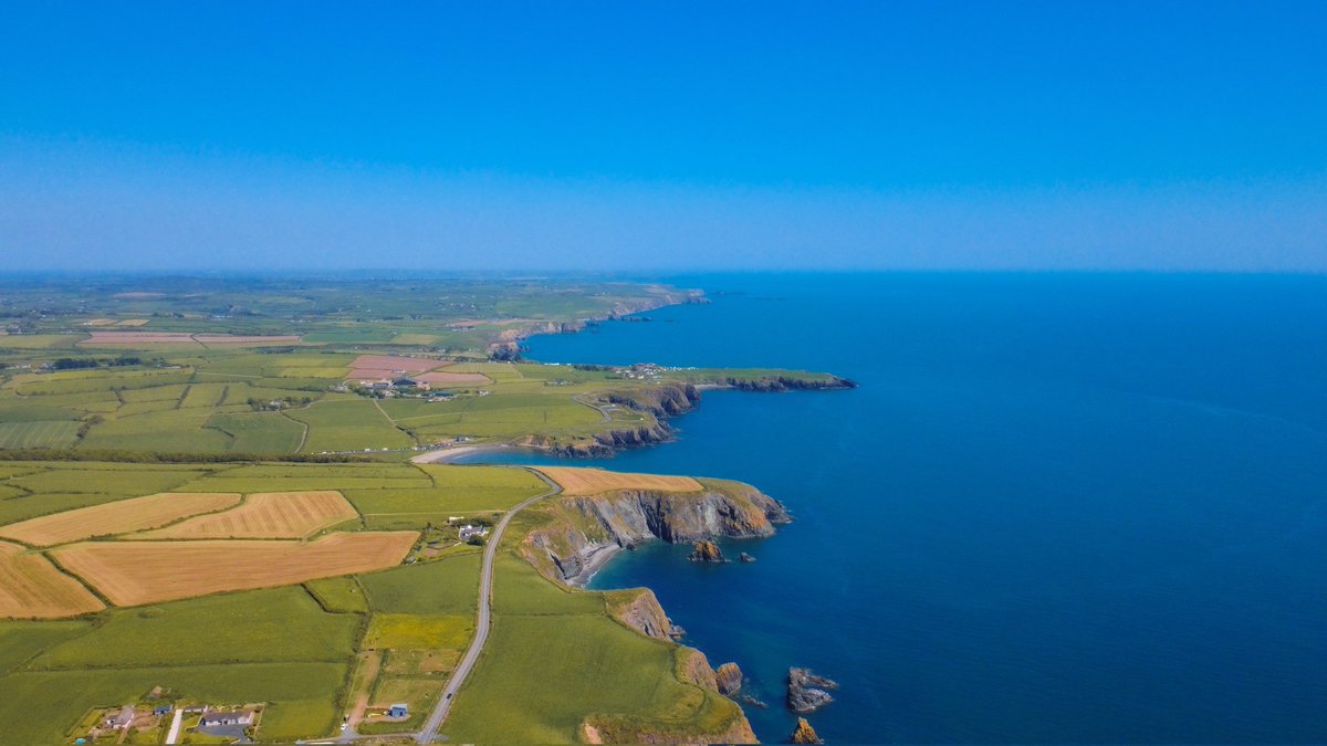 patrickkenealy's tweet photo. The Copper Coast, Co Waterford showing off in the sunshine earlier this week! @ancienteastIRL @barrabest @deric_tv @DiscoverIreland @discoverirl @Failte_Ireland @welovewaterford @VisitWaterford @WaterfordPocket @WaterfordGrnWay @GoToIreland @GoToIrelandUS @wlrfm @AimsirTG4 https://t.co/4e5NMnTrGP