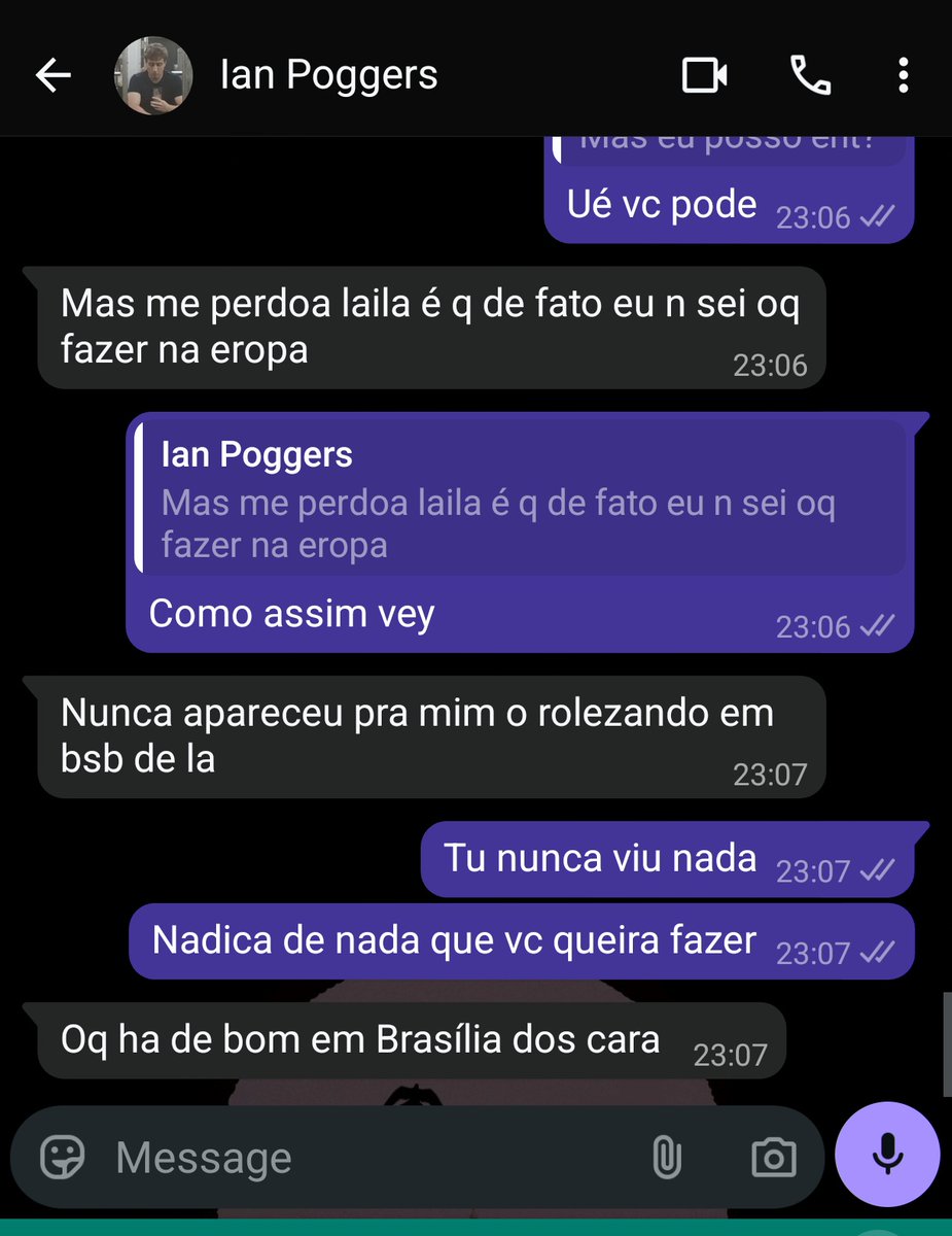 laincnc's tweet photo. Tentando perguntar pro meu irmão onde ele gostaria de viajar e indo a loucura https://t.co/IF54mAs9VW