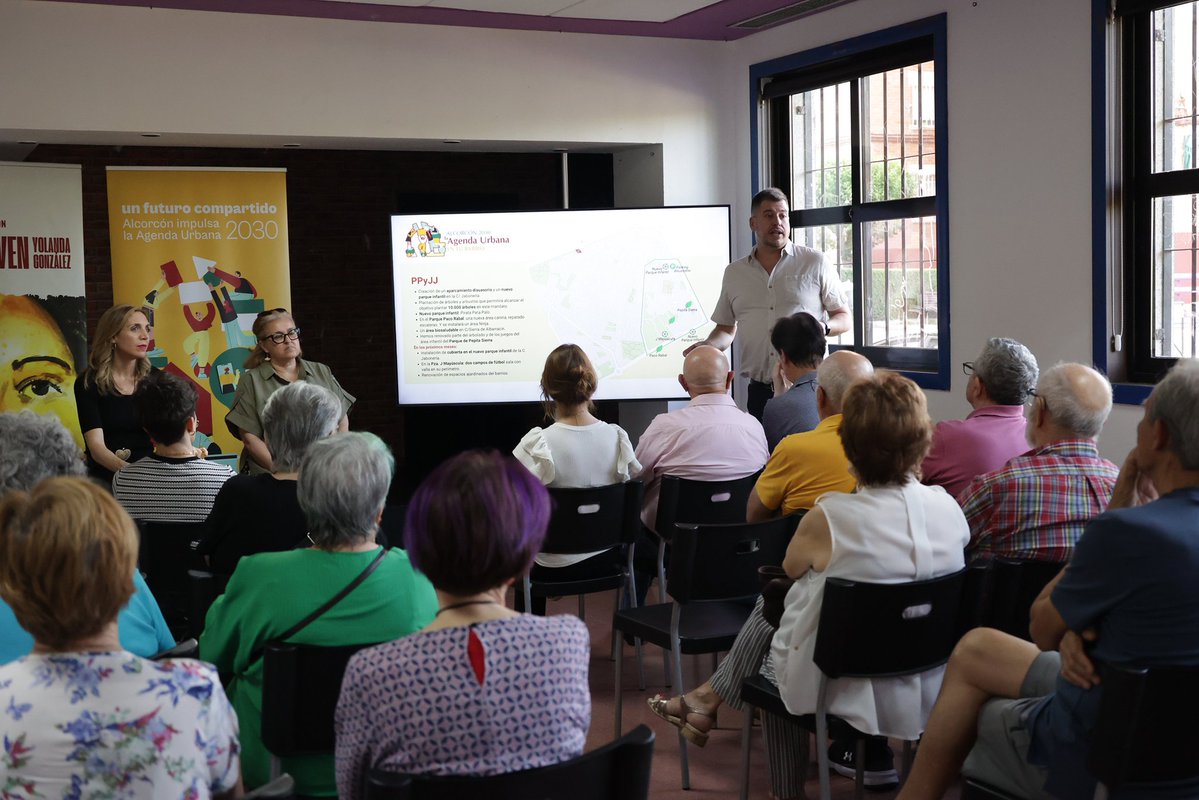 CandeTesta's tweet photo. Construir barrio es equilibrar usos y servicios pensando en la diversidad de quienes lo habitan, niños y niñas, jóvenes y mayores. Cada encuentro vecinal enriquece el proyecto para avanzar en la construcción del espacio común que es nuestra ciudad, #Alcorcón.

Gracias a los vecinos y vecinas de Torres Bellas por vuestras aportaciones. 🫶