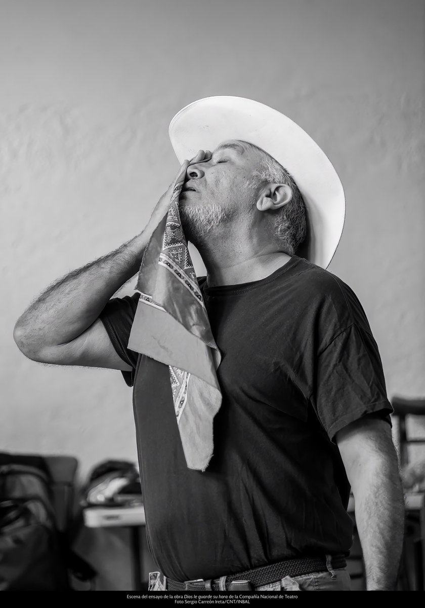 Helenico's tweet photo. En Yoquivo las mujeres no lloran, pero una lo hace. Intrigada, una misionera inicia un viaje que la confronta con la culpa, la muerte y el profundo vínculo entre la gente y su tierra. 

“Dios le guarde su hora” – Obra ganadora del Premio Nacional de Dramaturgia Joven Gerardo Mancebo del Castillo Trejo 2025. 

Una coproducción del Centro Cultural Helénico y la @CNTeatromx.

🗓️ Del 9 de junio al 15 de julio de 2026
⌚ Mar. y Mié. 20 h 📍 Foro La Gruta

📢Preventa del 30% hasta el 8 de junio

https://t.co/9dQAcKqzZR

Foto: Sergio Carreón/CNT/INBAL
